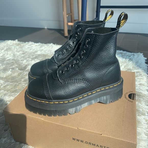 dr martens sinclair zip